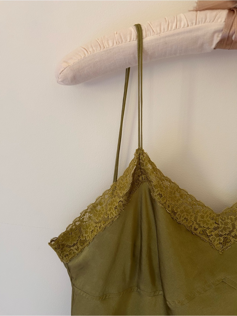 Talbots Petite Olive Green Silk Lace Cami
Size: 10
GUC (Small Stain) - Picture 5 of 16